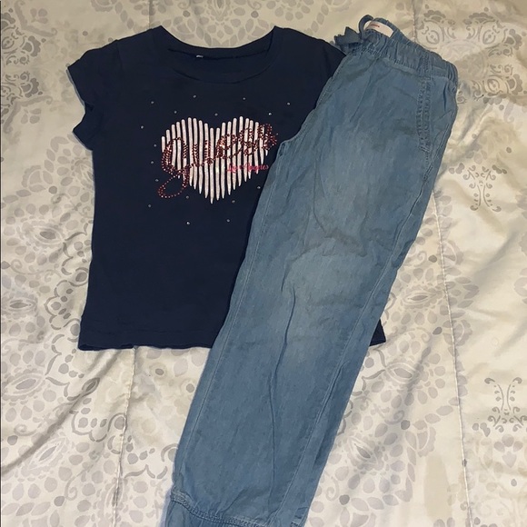 Levis joggers and Guess shirt - Picture 5 of 6